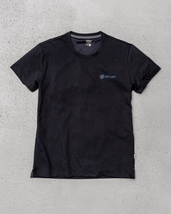Schwarzes T-Shirt mit Rundausschnitt, weißes TRILUX Logo auf linker Brust