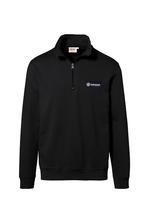 Schwarzes Sweatshirt mit Reißverschluss an der Oberseite, weißes TRILUX Logo auf linker Brust